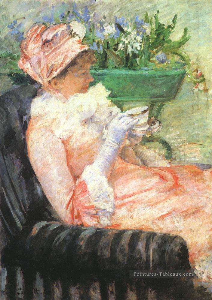 La tasse de thé des mères des enfants Mary Cassatt Peintures à l'huile